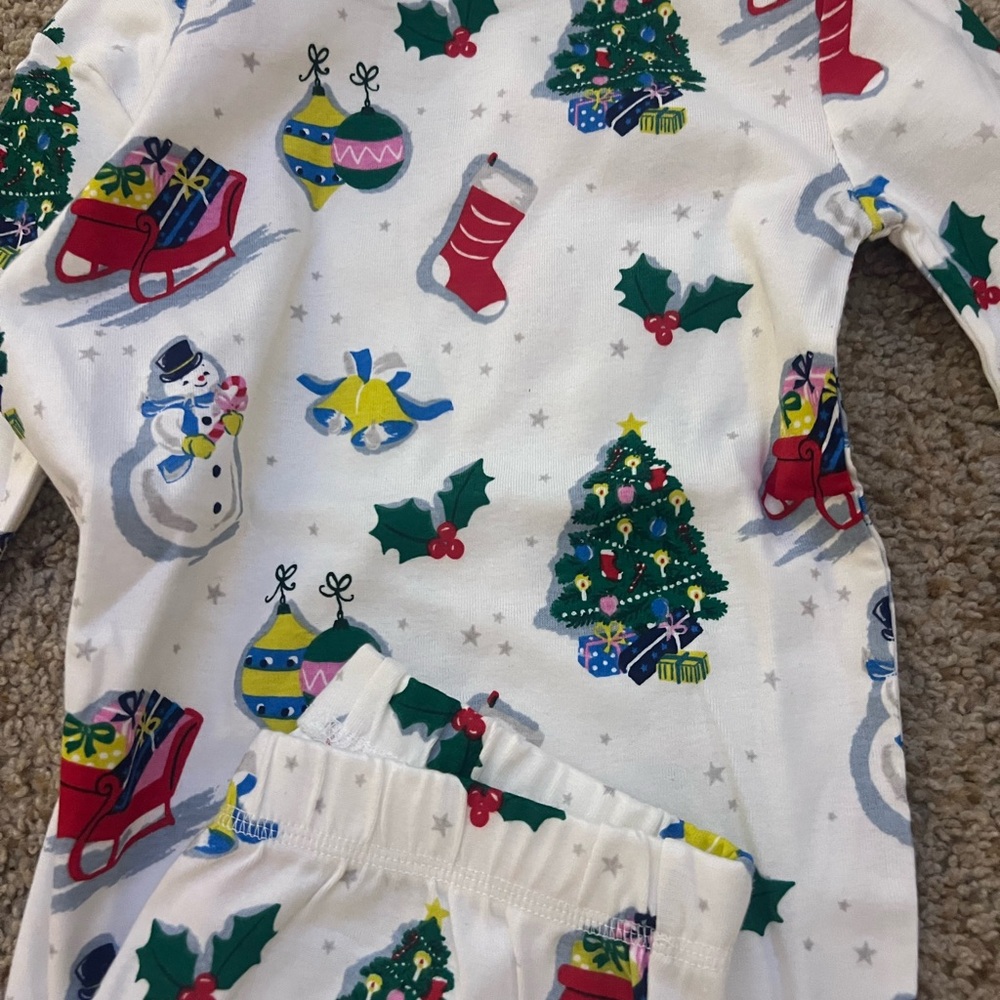 Mini Boden Snug White Festive Pajama Set unisex